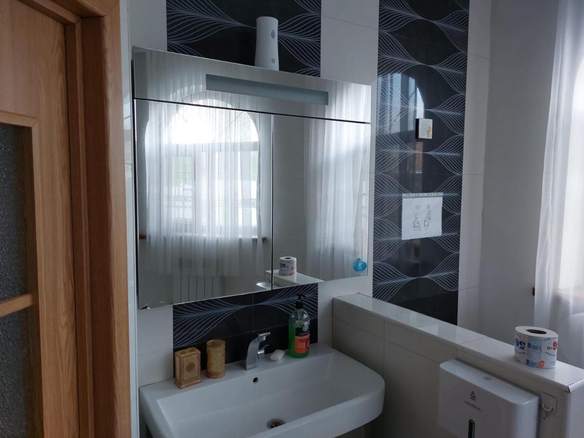 Room Hostel Dostyk Almaty Bagian luar foto