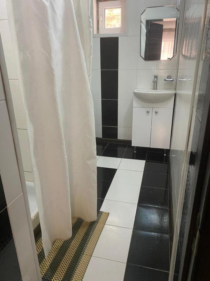 Room Hostel Dostyk Almaty Bagian luar foto