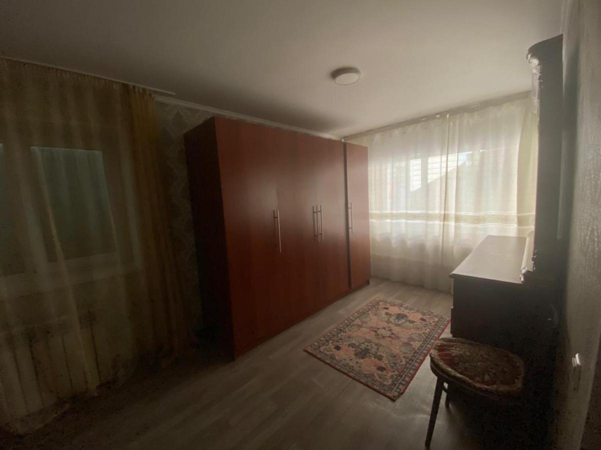 Room Hostel Dostyk Almaty Bagian luar foto
