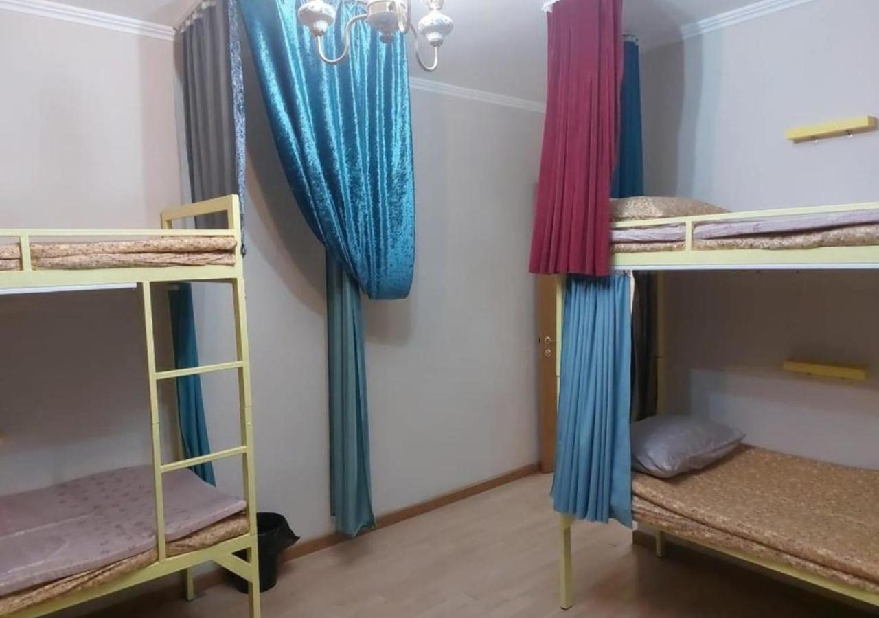 Room Hostel Dostyk Almaty Bagian luar foto
