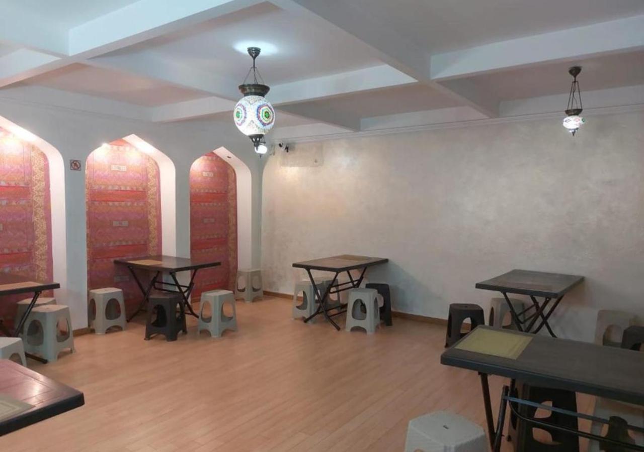 Room Hostel Dostyk Almaty Bagian luar foto