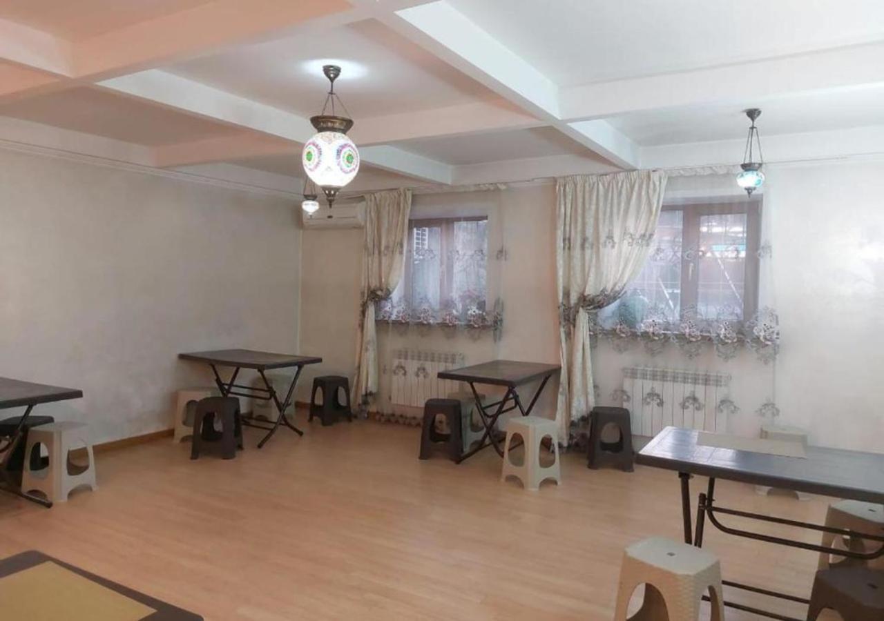 Room Hostel Dostyk Almaty Bagian luar foto