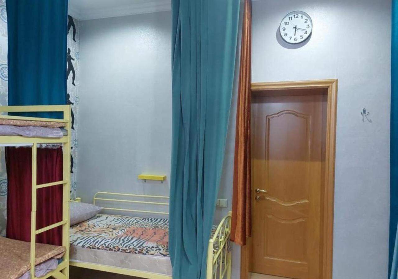 Room Hostel Dostyk Almaty Bagian luar foto