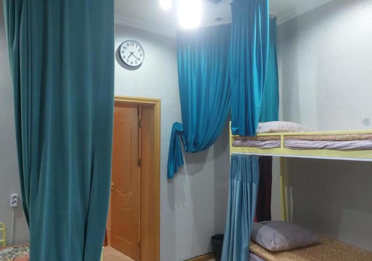 Room Hostel Dostyk Almaty Bagian luar foto