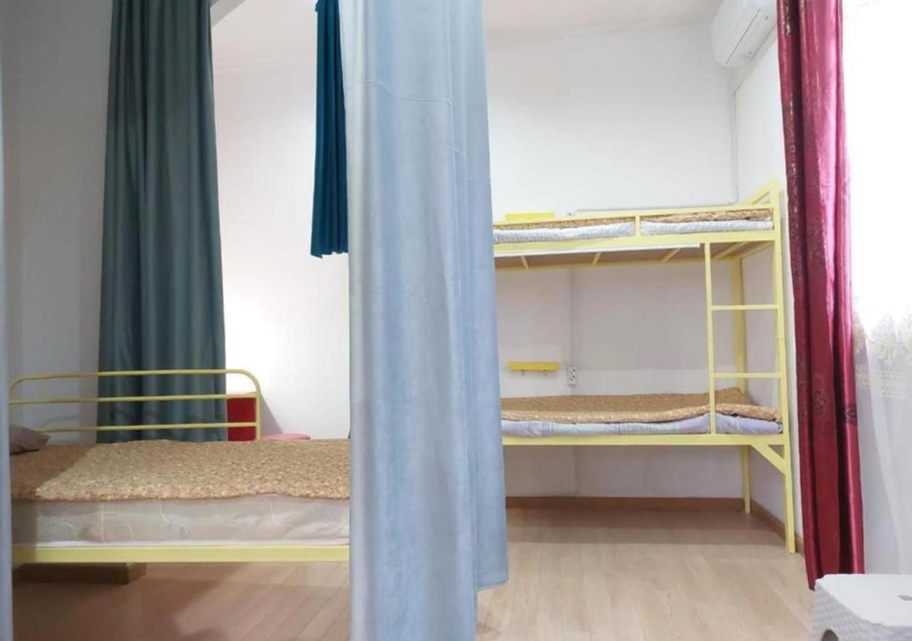 Room Hostel Dostyk Almaty Bagian luar foto