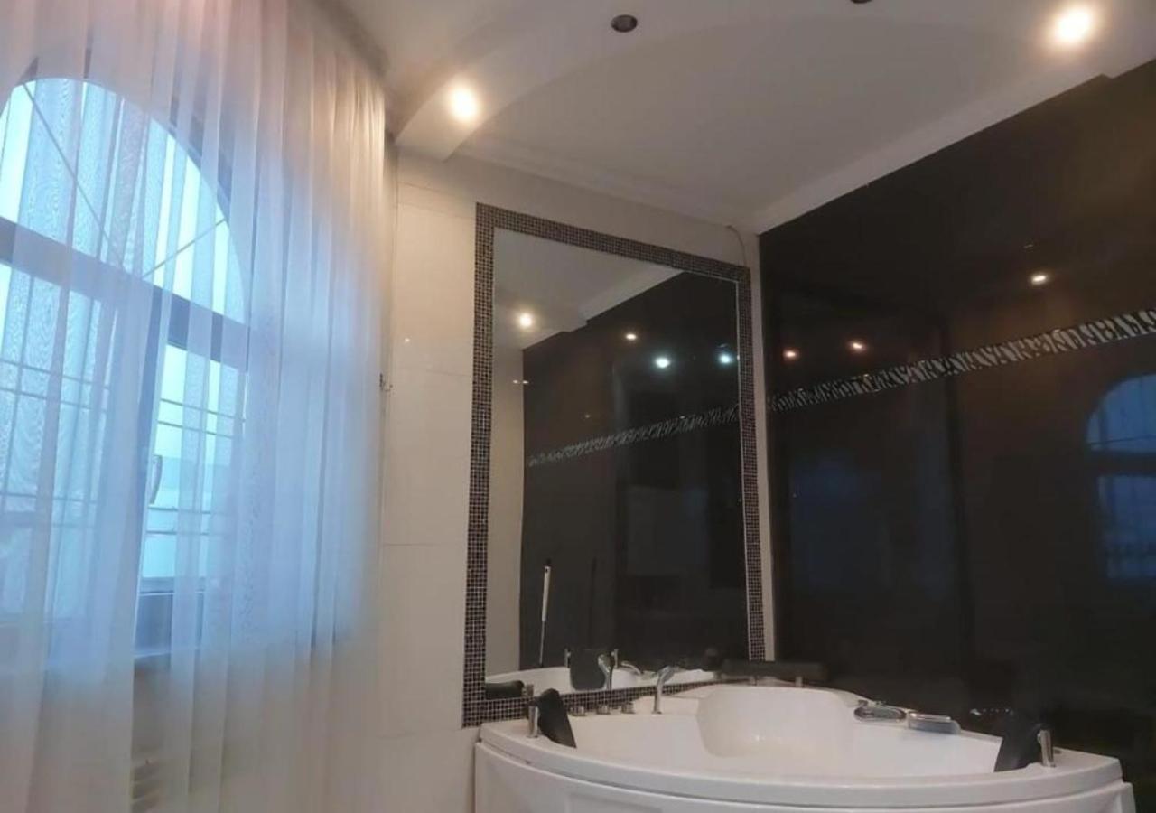 Room Hostel Dostyk Almaty Bagian luar foto