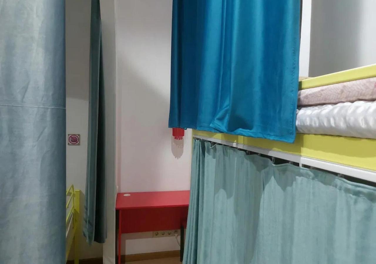 Room Hostel Dostyk Almaty Bagian luar foto