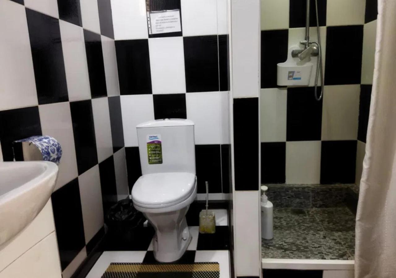 Room Hostel Dostyk Almaty Bagian luar foto