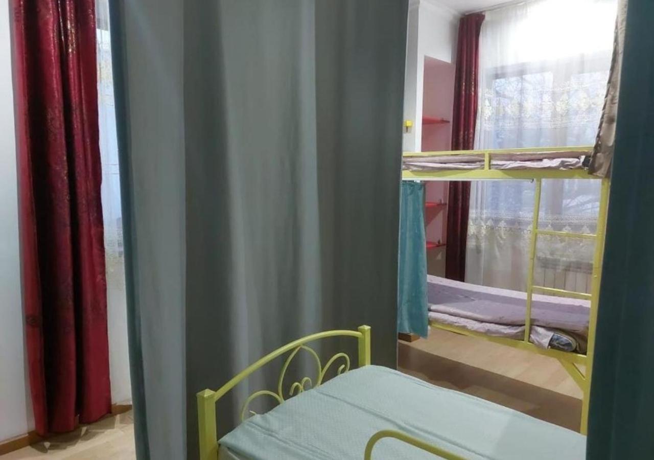 Room Hostel Dostyk Almaty Bagian luar foto